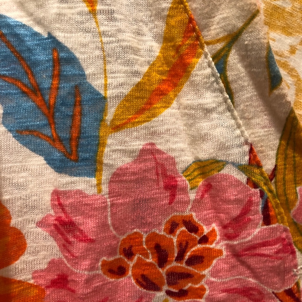 C&C California Multicolor Floral Linen blend v-neck Top XL. Comfy and stylish. - Picture 3 of 4